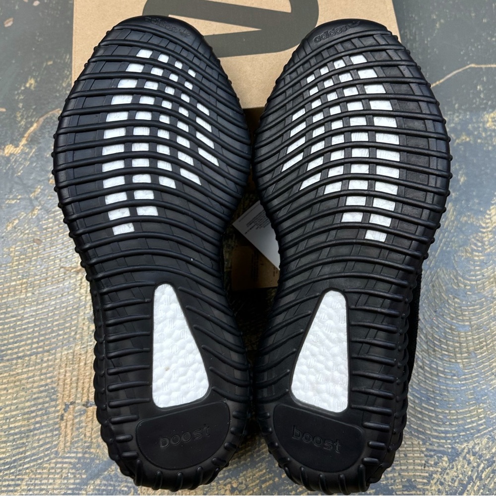 Adidas Boost Yeezy 350 V2 Onyx HQ4540 10.5 Kanye West - Picture 9 of 9